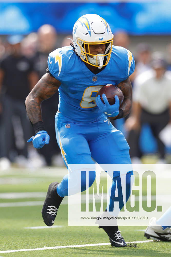 INGLEWOOD, CA - OCTOBER 5: Los Angeles Chargers running back Omarion Hampton (8) runs the ball during the NFL, American Football Herren, USA game between the Washington Commanders and the Los Angeles Chargers on October 05, 2025, at SoFi Stadium in Inglewood, CA. (Photo by Jevone Moore Icon Sportswire) NFL: OCT 05 Commanders at Chargers Icon20251005002