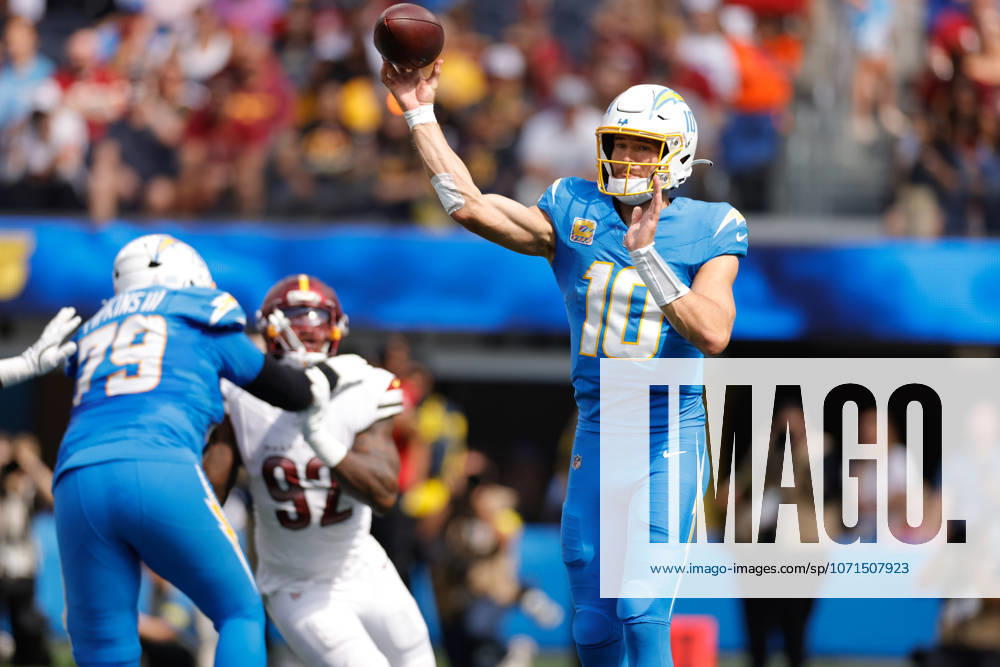 INGLEWOOD, CA - OCTOBER 5: Los Angeles Chargers quarterback Justin Herbert (10) passes during the NFL, American Football Herren, USA game between the Washington Commanders and the Los Angeles Chargers on October 05, 2025, at SoFi Stadium in Inglewood, CA. (Photo by Jevone Moore Icon Sportswire) NFL: OCT 05 Commanders at Chargers Icon20251005007