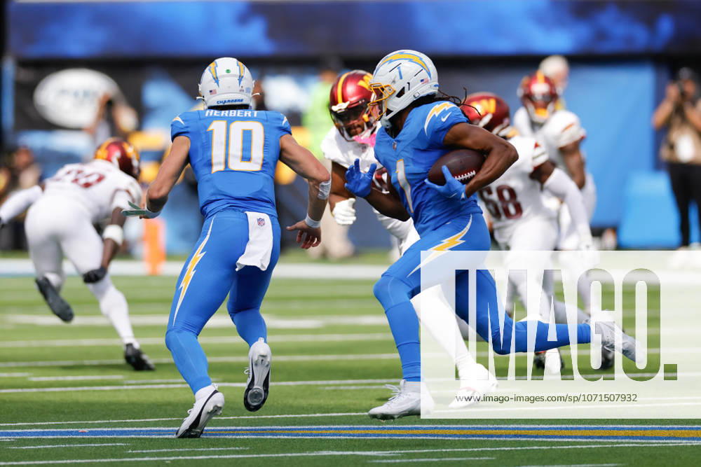 INGLEWOOD, CA - OCTOBER 5: Los Angeles Chargers wide receiver Quentin Johnston (1) runs a reverse during the NFL, American Football Herren, USA game between the Washington Commanders and the Los Angeles Chargers on October 05, 2025, at SoFi Stadium in Inglewood, CA. (Photo by Jevone Moore Icon Sportswire) NFL: OCT 05 Commanders at Chargers Icon20251005012