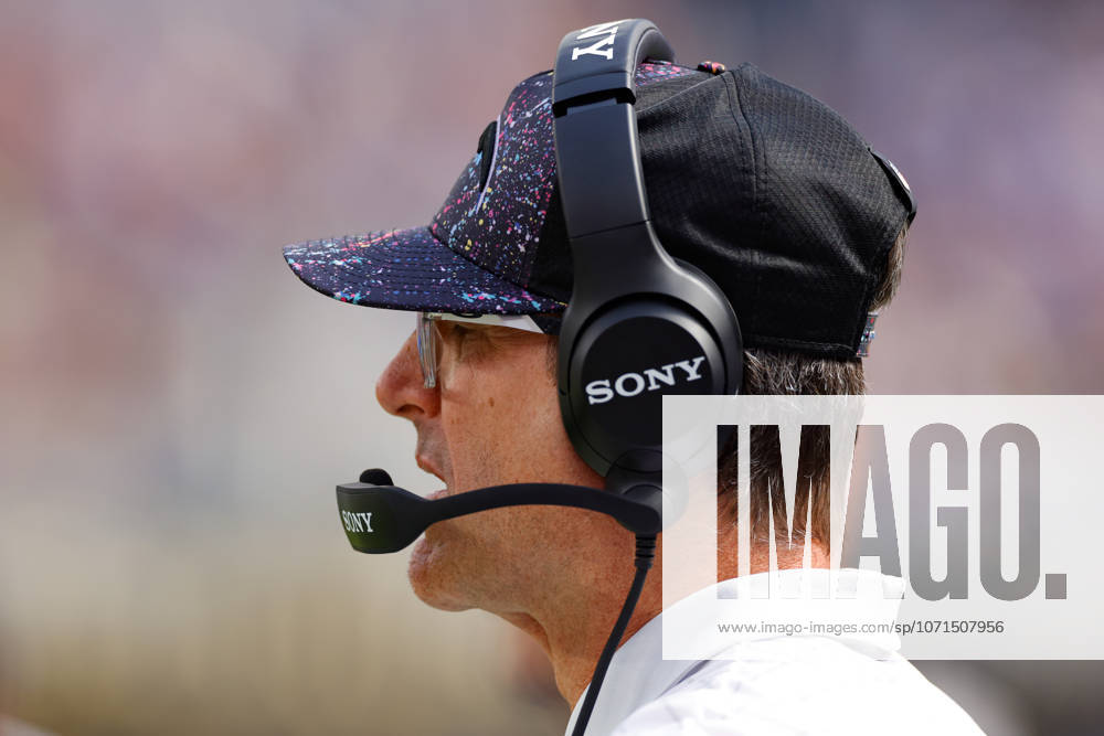 INGLEWOOD, CA - OCTOBER 5: Los Angeles Chargers head coach Jim Harbaugh during the NFL, American Football Herren, USA game between the Washington Commanders and the Los Angeles Chargers on October 05, 2025, at SoFi Stadium in Inglewood, CA. (Photo by Jevone Moore Icon Sportswire) NFL: OCT 05 Commanders at Chargers Icon20251005026