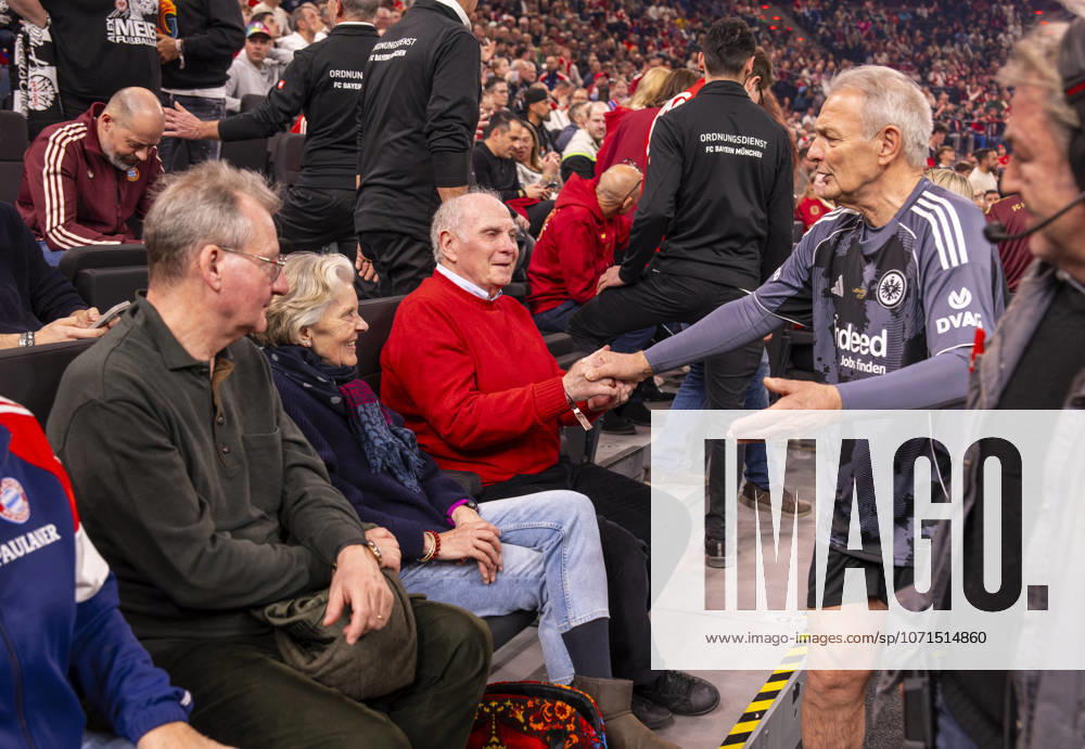 Football, the FC Bayern Munich Legends CUP, in the SAP Garden Munich f r honors Karl Heinz Charly Körbel Eintracht Frankfurt , President Uli Hoeneß FC Bayern Munich, Hoeness , wife Susi Hoeness, Prof Dr Dieter Mayer Vice President FC Bayern Munich eV