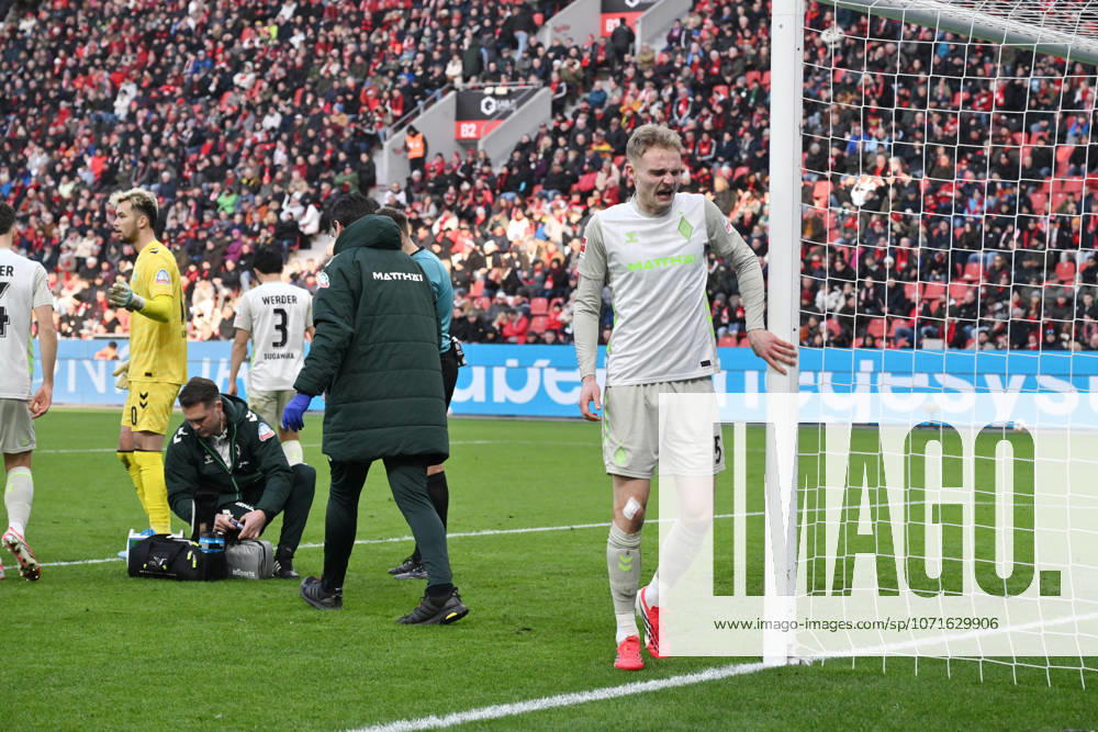 Injury Amos Pieper Werder Bremen 24 01 2026, Soccer 1 Bundesliga, Season 2025 2026, 19 Matchday, Bayer 04 Leverkusen SV Werder Bremen DFL regulations prohibit any use of photographs as image sequences and or quasi video Leverkusen BayArena Nordrhein Westfalen Germany Team2
