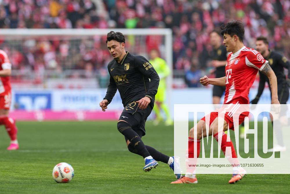 In duel, action, with Fabian Rieder 32 FC Augsburg , Min jae Kim 3 FC Bayern Muenchen , FC Bayern Muenchen vs FC Augsburg, Football, 1 Bundesliga, 19 Matchday, 24 01 2026 DFB regulations prohibit any use of photographs as image sequences and or quasi video Muenchen Bayern Germany