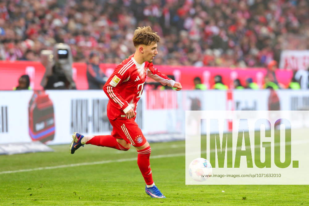 Lennart Karl 42, FC Bayern München at the match between FC Bayern München v FC Augsburg, Football, Men, Bundesliga, 2025 2026, 19 Matchday on 24 01 2026 in Munich, Allianz Arena DFL and DFB regulations prohibit any use of photographs as image sequences and or quasi video Bayern Germany