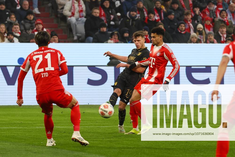 In duel, action, with Robin Fellhauer 19 FC Augsburg , Luis Diaz 14 FC Bayern Muenchen , FC Bayern Muenchen vs FC Augsburg, Soccer, 1 Bundesliga, 19 Matchday, 24 01 2026 DFB regulations prohibit any use of photographs as image sequences and or quasi video Muenchen Bayern Germany