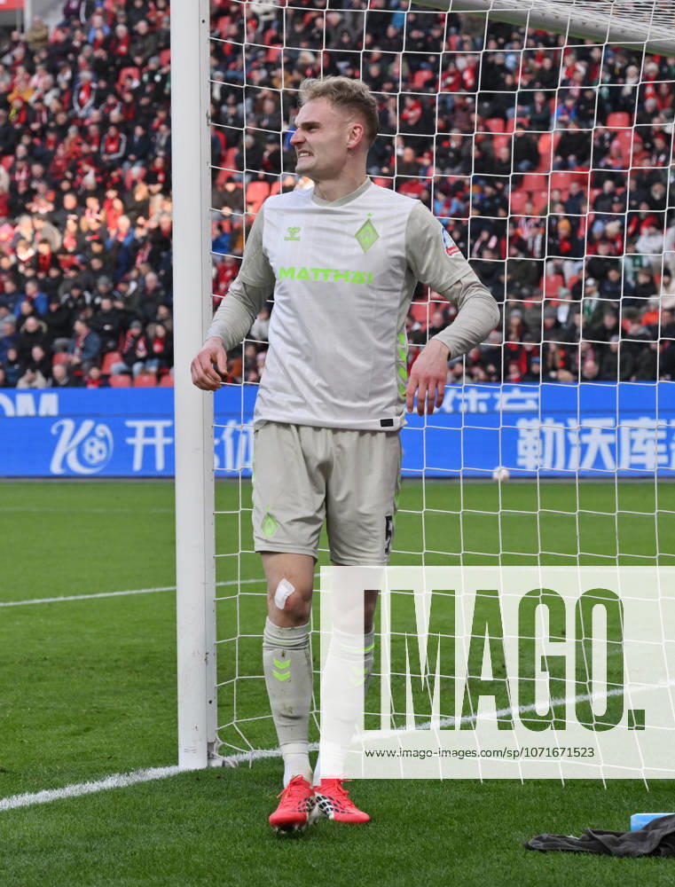 Injury Amos Pieper Werder Bremen 24 01 2026, Soccer 1 Bundesliga, Season 2025 2026, 19 Matchday, Bayer 04 Leverkusen SV Werder Bremen 1 0 DFL regulations prohibit any use of photographs as image sequences and or quasi video Leverkusen BayArena Nordrhein Westfalen Germany Team2