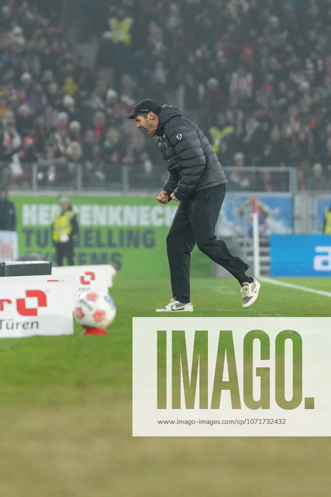 Julian Schuster SC Freiburg, Coach cheering, Emotions after final whistle , Germany, Soccer, 1 Bundesliga, 19 Matchday, 2025 2026, SC Freiburg vs 1 FC Köln, 25 01 2026, Europa Park Stadion, Freiburg, Germany DFL REGULATIONS PROHIBIT ANY USE OF PHOTOGRAPHS AS IMAGE SEQUENCES AND OR QUASI VIDEO Freiburg Europa Park Stadion Baden Württemberg Germany