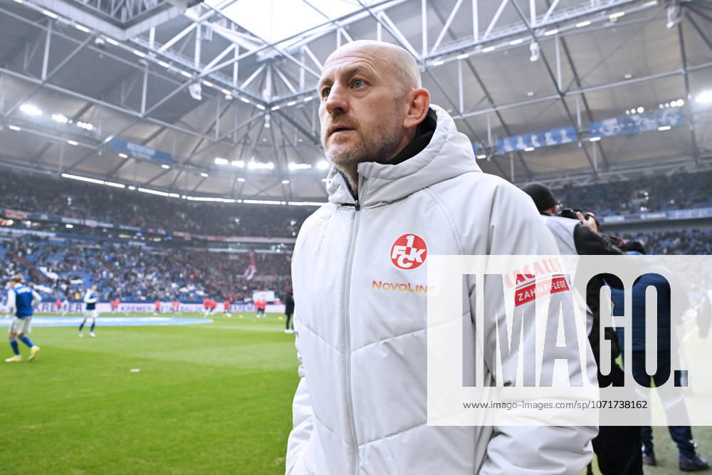 Coach Torsten Lieberknecht 1 FC Kaiserslautern 25 01 2026, Football 2 Bundesliga, Season 2025 2026, 19 Matchday, FC Schalke 04 1 FC Kaiserslautern 2 2 DFL regulations prohibit any use of photographs as image sequences and or quasi video Gelsenkirchen Veltins Arena Nordrhein Westfalen Germany Team2