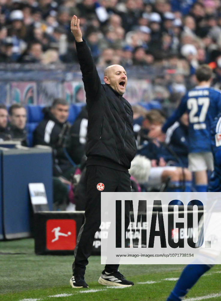 Coach Torsten Lieberknecht 1 FC Kaiserslautern 25 01 2026, Football 2 Bundesliga, Season 2025 2026, 19 Matchday, FC Schalke 04 1 FC Kaiserslautern 2 2 DFL regulations prohibit any use of photographs as image sequences and or quasi video Gelsenkirchen Veltins Arena Nordrhein Westfalen Germany Team2