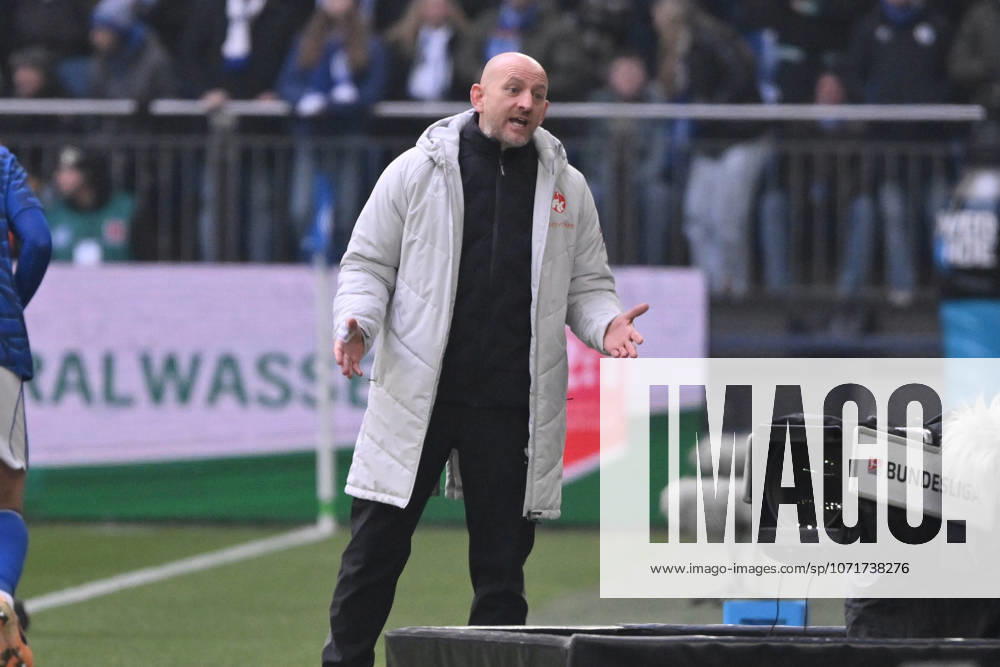 Coach Torsten Lieberknecht 1 FC Kaiserslautern 25 01 2026, Football 2 Bundesliga, Season 2025 2026, 19 Matchday, FC Schalke 04 1 FC Kaiserslautern 2 2 DFL regulations prohibit any use of photographs as image sequences and or quasi video Gelsenkirchen Veltins Arena Nordrhein Westfalen Germany Team2