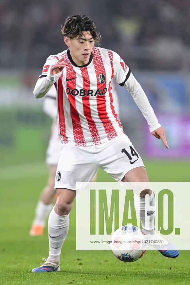 Yuito Suzuki SC Freiburg in action, am Ball, Einzelaktion waehrend des spiels der Bundesliga zwischen Sport Club Freiburg und 1 FC Köln, Europa Park Stadion am 25 January 2026 in Freiburg, Germany Photo by Harry Langer DeFodi Images Yuito Suzuki SC Freiburg controls the Ball during the Bundesliga match between Sport Club Freiburg and 1 FC Köln at Europa Park Stadion on January 25, 2026 in Freiburg, Germany Photo by Harry Langer DeFodi Images DFL regulations prohibit any use of photographs as image sequences and or quasi video Photo by Harry Langer DeFodi Images DFL regulations prohibit any use of photographs as image sequences and or quasi video
