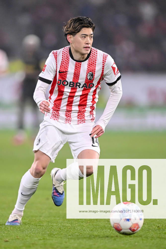Yuito Suzuki SC Freiburg in action, am Ball, Einzelaktion waehrend des spiels der Bundesliga zwischen Sport Club Freiburg und 1 FC Köln, Europa Park Stadion am 25 January 2026 in Freiburg, Germany Photo by Harry Langer DeFodi Images Yuito Suzuki SC Freiburg controls the Ball during the Bundesliga match between Sport Club Freiburg and 1 FC Köln at Europa Park Stadion on January 25, 2026 in Freiburg, Germany Photo by Harry Langer DeFodi Images DFL regulations prohibit any use of photographs as image sequences and or quasi video Photo by Harry Langer DeFodi Images DFL regulations prohibit any use of photographs as image sequences and or quasi video