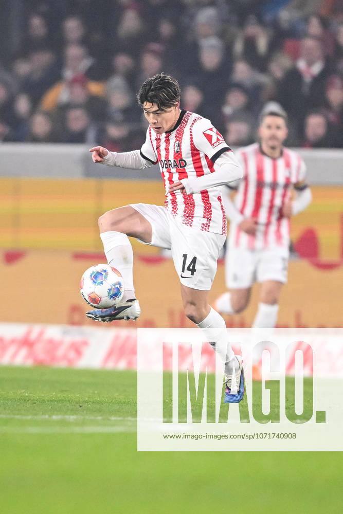 Yuito Suzuki SC Freiburg in action, am Ball, Einzelaktion waehrend des spiels der Bundesliga zwischen Sport Club Freiburg und 1 FC Köln, Europa Park Stadion am 25 January 2026 in Freiburg, Germany Photo by Harry Langer DeFodi Images Yuito Suzuki SC Freiburg controls the Ball during the Bundesliga match between Sport Club Freiburg and 1 FC Köln at Europa Park Stadion on January 25, 2026 in Freiburg, Germany Photo by Harry Langer DeFodi Images DFL regulations prohibit any use of photographs as image sequences and or quasi video Photo by Harry Langer DeFodi Images DFL regulations prohibit any use of photographs as image sequences and or quasi video