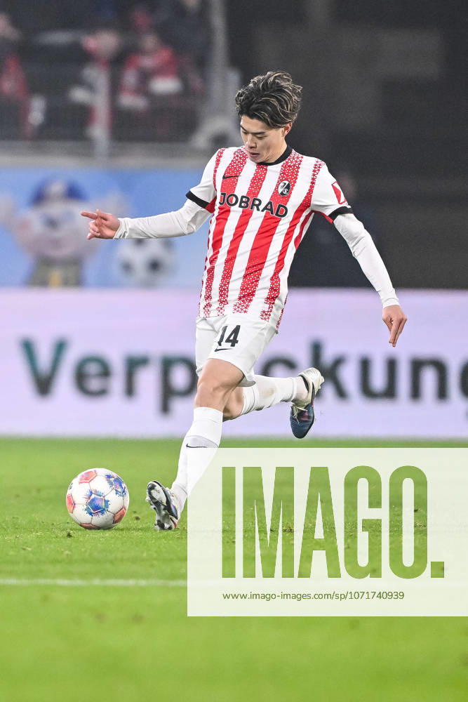 Yuito Suzuki SC Freiburg in action, am Ball, Einzelaktion waehrend des spiels der Bundesliga zwischen Sport Club Freiburg und 1 FC Köln, Europa Park Stadion am 25 January 2026 in Freiburg, Germany Photo by Harry Langer DeFodi Images Yuito Suzuki SC Freiburg controls the Ball during the Bundesliga match between Sport Club Freiburg and 1 FC Köln at Europa Park Stadion on January 25, 2026 in Freiburg, Germany Photo by Harry Langer DeFodi Images DFL regulations prohibit any use of photographs as image sequences and or quasi video Photo by Harry Langer DeFodi Images DFL regulations prohibit any use of photographs as image sequences and or quasi video
