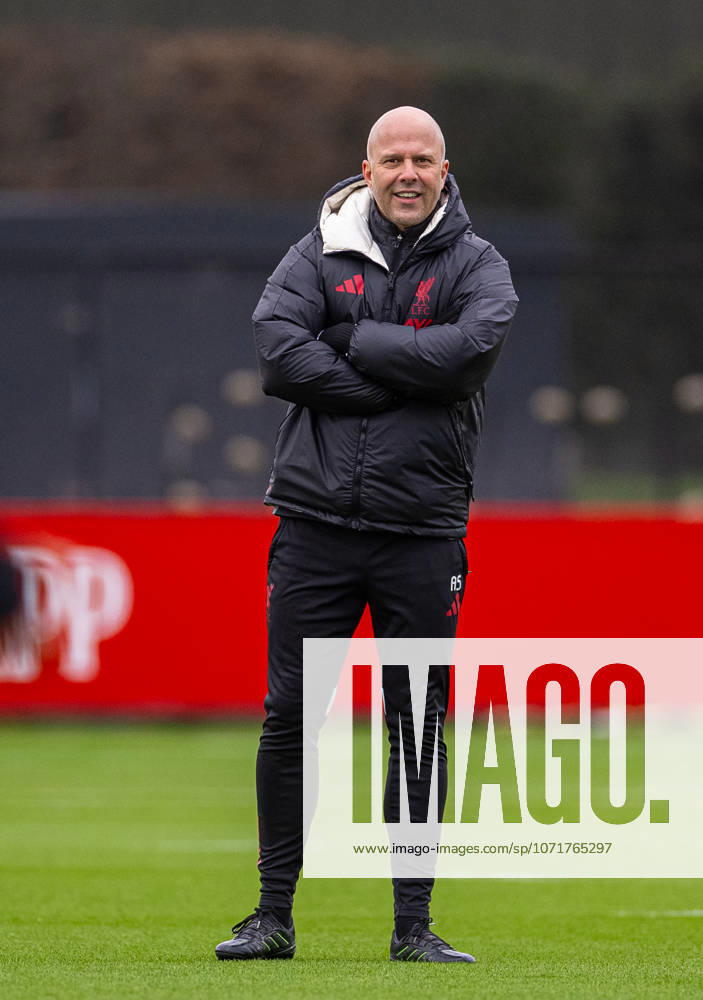 Football - UEFA Champions League - Liverpool FC v QarabaÄü FK - MD-1 LIVERPOOL, ENGLAND - Tuesday, January 27, 2026: Liverpool s head coach Arne Slot during a training session at the AXA Training Centre ahead of the UEFA Champions League match between Liverpool FC and QarabaÄü FK. (Photo by David Rawcliffe Propaganda) LIVERPOOL AXA Training Centre MERSEYSIDE ENGLAND