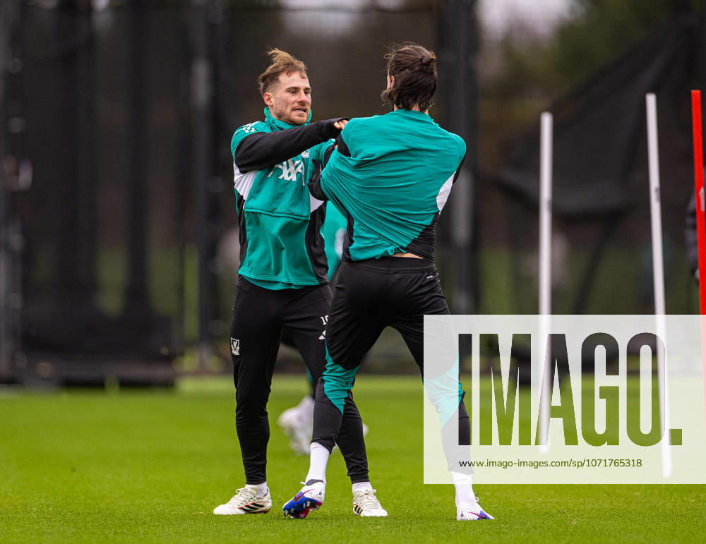 Football - UEFA Champions League - Liverpool FC v QarabaÄü FK - MD-1 LIVERPOOL, ENGLAND - Tuesday, January 27, 2026: Liverpool s Alexis Mac Allister (L) ands Dominik Szoboszlai during a training session at the AXA Training Centre ahead of the UEFA Champions League match between Liverpool FC and QarabaÄü FK. (Photo by David Rawcliffe Propaganda) LIVERPOOL AXA Training Centre MERSEYSIDE ENGLAND