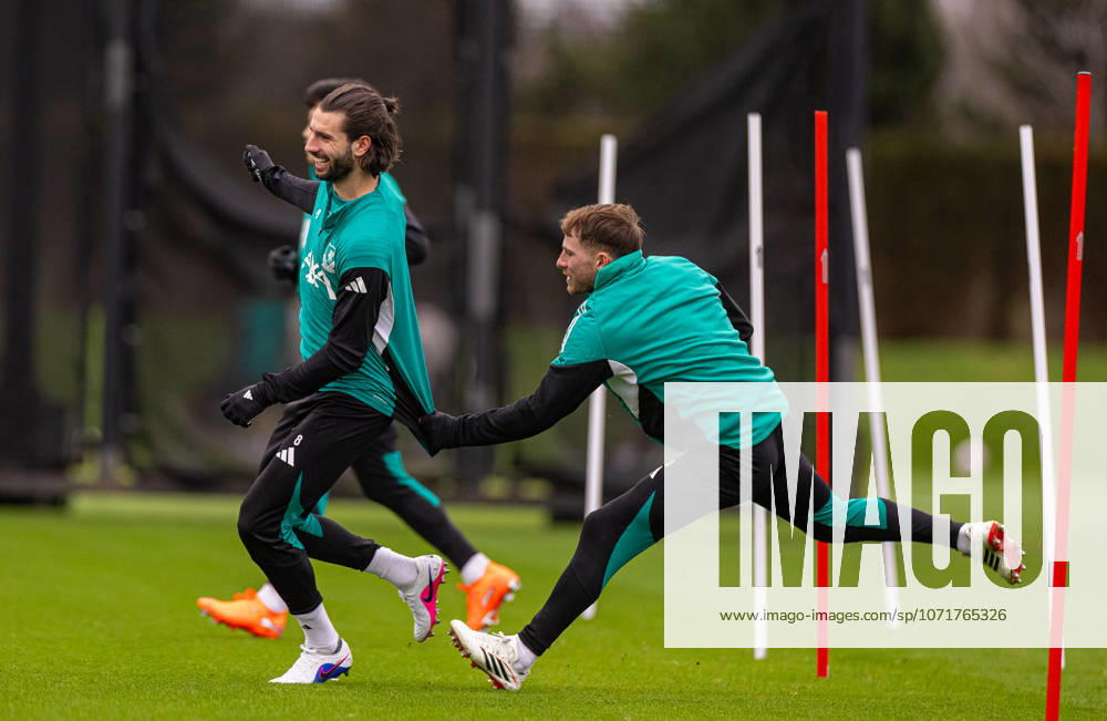 Football - UEFA Champions League - Liverpool FC v QarabaÄü FK - MD-1 LIVERPOOL, ENGLAND - Tuesday, January 27, 2026: Liverpool s Alexis Mac Allister (R) ands Dominik Szoboszlai during a training session at the AXA Training Centre ahead of the UEFA Champions League match between Liverpool FC and QarabaÄü FK. (Photo by David Rawcliffe Propaganda) LIVERPOOL AXA Training Centre MERSEYSIDE ENGLAND