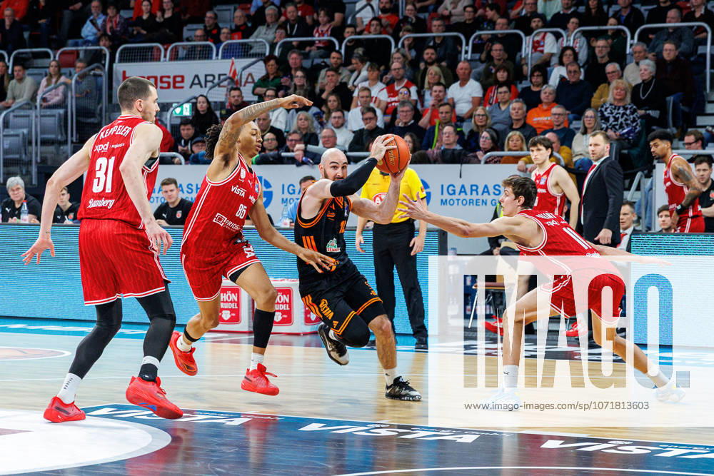 Daniel Keppeler BMA365 Bamberg Baskets, 31 , Austin Crowley BMA365 Bamberg Baskets, 85 , Tommy Kuhse Rasta Vechta, 12 , Richard Balint BMA365 Bamberg Baskets, 11 , BMA365 Bamberg Baskets vs Rasta Vechta, Basketball, easyCredit BBL, Matchday 2, 28 01 2026 BMA365 Bamberg Baskets vs Rasta Vechta, Basketball, easyCredit BBL, Matchday 2, 28 01 2026 Bamberg