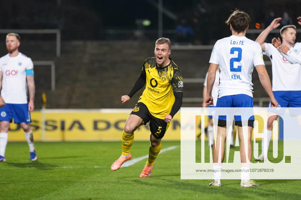 Season 2025 2026 20 Matchday Regionalliga West at Stadion Rote Erde, Dortmund, Germany BV Borussia Dortmund U23 Sportfreunde Lotte Goal celebration after the 1 1 by Mario Pejazic BVB