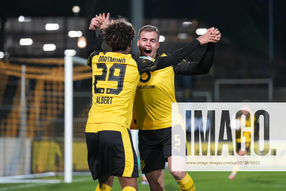 Season 2025 2026 20 Matchday Regionalliga West at Stadion Rote Erde, Dortmund, Germany BV Borussia Dortmund U23 Sportfreunde Lotte Goal celebration after the 1 1 by Mario Pejazic BVB Mathis Albert BVB