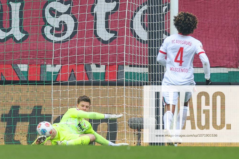 Goalkeeper action by Finn Dahmen 1 FC Augsburg saves the goal, FC Augsburg vs FC St Pauli, Football, 1 Bundesliga, 20 Matchday, 31 01 2026 DFB regulations prohibit any use of photographs as image sequences and or quasi video Augsburg Bayern Germany