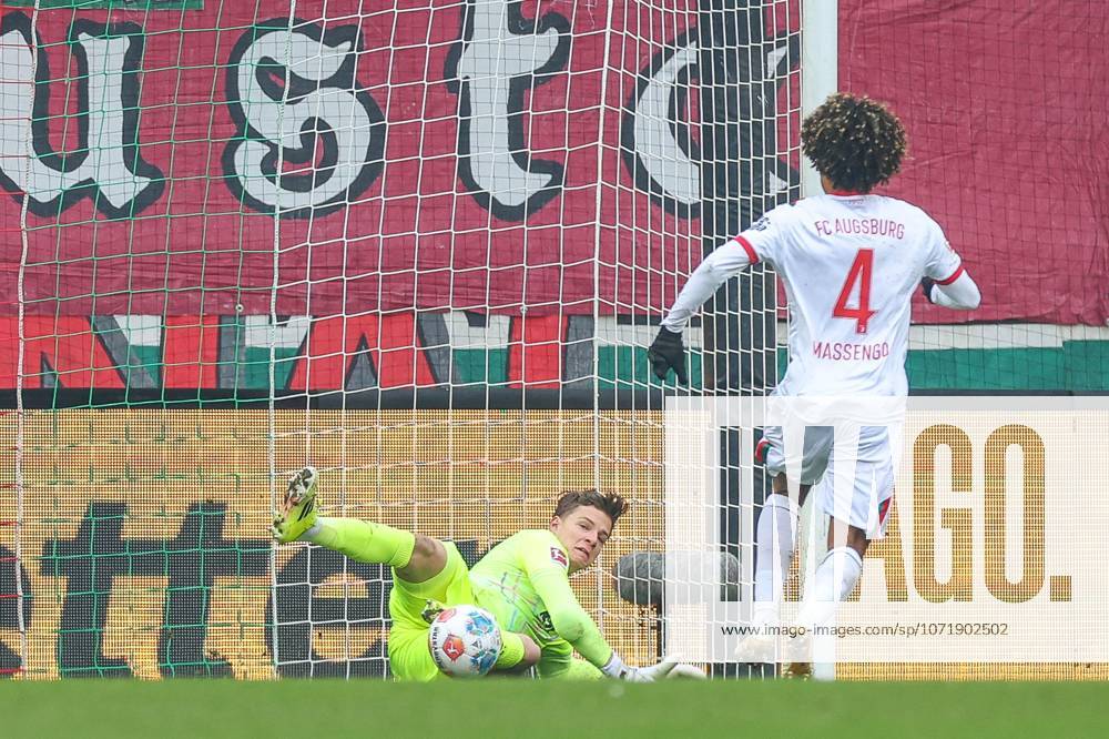 Goalkeeper action by Finn Dahmen 1 FC Augsburg saves the goal, FC Augsburg vs FC St Pauli, Football, 1 Bundesliga, 20 Matchday, 31 01 2026 DFB regulations prohibit any use of photographs as image sequences and or quasi video Augsburg Bayern Germany