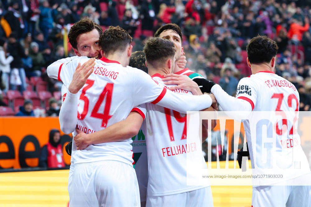 Team FC Augsburg Goal for 1 1 at the match between FC Augsburg v FC St Pauli, Football, Men, Bundesliga, 2025 2026, 20 Matchday on 31 01 2026 in Augsburg, WWK Arena DFL and DFB regulations prohibit any use of photographs as image sequences and or quasi video Bayern Germany
