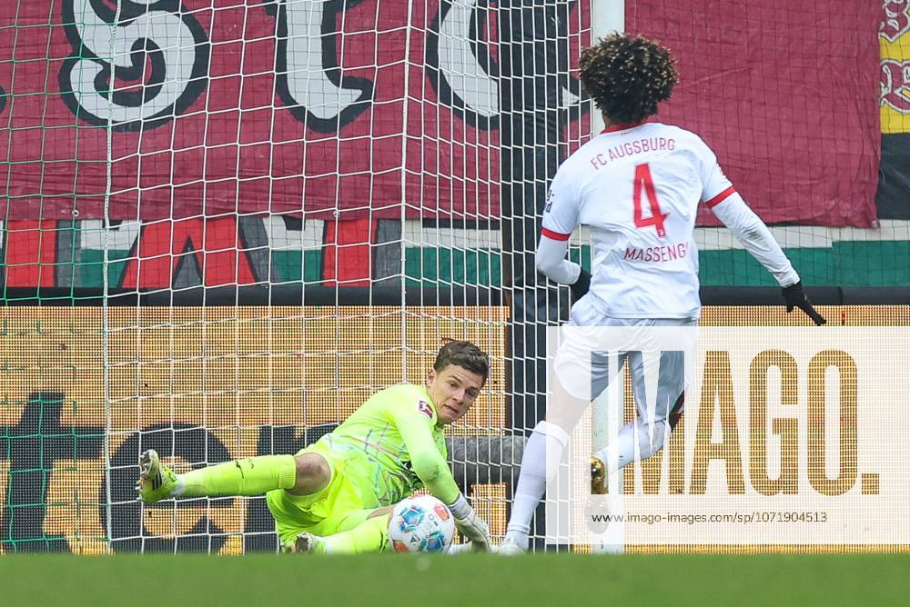 Goalkeeper action by Finn Dahmen 1 FC Augsburg saves the goal, FC Augsburg vs FC St Pauli, Football, 1 Bundesliga, 20 Matchday, 31 01 2026 DFB regulations prohibit any use of photographs as image sequences and or quasi video Augsburg Bayern Germany