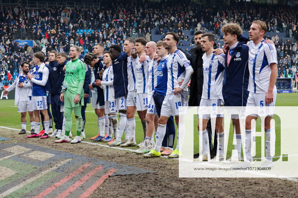 Soccer 2 Bundesliga, VfL Bochum FC Schalke 04 v l The team disappoints the fans after the defeat against VfL Bochum FC Schalke 04 Bochum