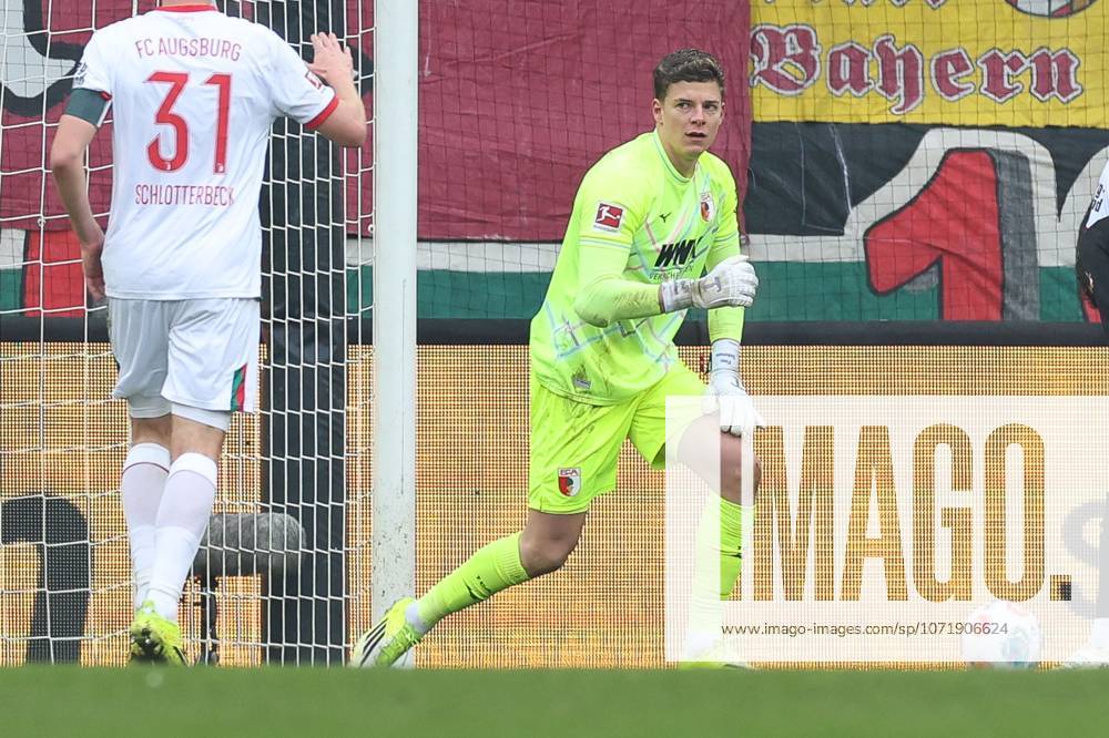 Goalkeeper action by Finn Dahmen 1 FC Augsburg saves the goal, FC Augsburg vs FC St Pauli, Football, 1 Bundesliga, 20 Matchday, 31 01 2026 DFB regulations prohibit any use of photographs as image sequences and or quasi video Augsburg Bayern Germany