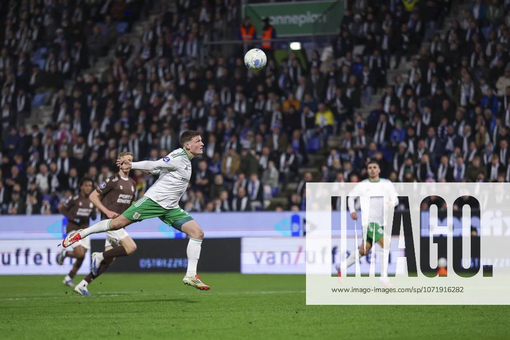 , MAC3PARK Stadion , season 2025 2026 , Dutch Eredivisie Football , match between PEC Zwolle and Telstar , picture shows bog chance for PEC Zwolle player Thijs Oosting PEC - Telstar x201217418x