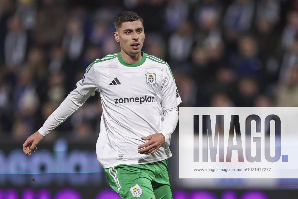 , MAC3PARK Stadion , season 2025 2026 , Dutch Eredivisie Football , match between PEC Zwolle and Telstar , picture shows PEC Zwolle player Koen Kostons PEC - Telstar x201217721x