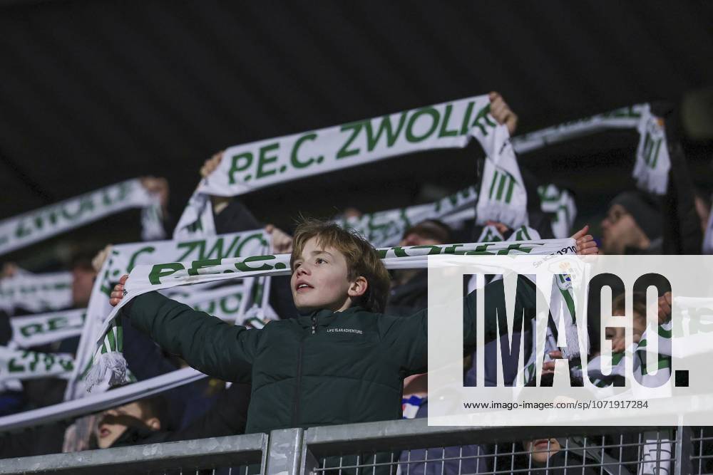 , MAC3PARK Stadion , season 2025 2026 , Dutch Eredivisie Football , match between PEC Zwolle and Telstar , picture shows atmosphere in the stadium fans showing shawls for the 115 year anniversary of PEC Zwolle PEC - Telstar x201217780x