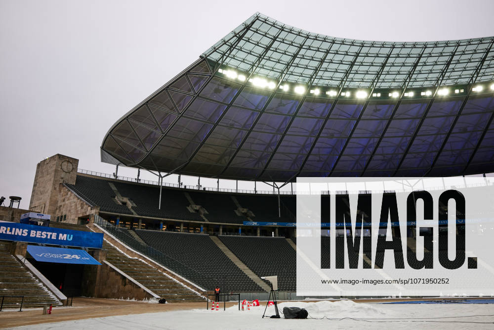 Mood picture Olympiastadion Berlin, Hertha BSC Berlin, wintry, GER, Hertha BSC vs ,SV Darmstadt 98, 2 Bundesliga, Season 2025 2026, 20 Matchday, 01 02 2026 DFL REGULATIONS PROHIBIT ANY USE OF PHOTOGRAPHS AS IMAGE SEQUENCES AND OR QUASI VIDEO GER, Hertha BSC vs ,SV Darmstadt 98, 2 Bundesliga, Season 2025 2026, 20 Matchday, 01 02 2026 Berlin