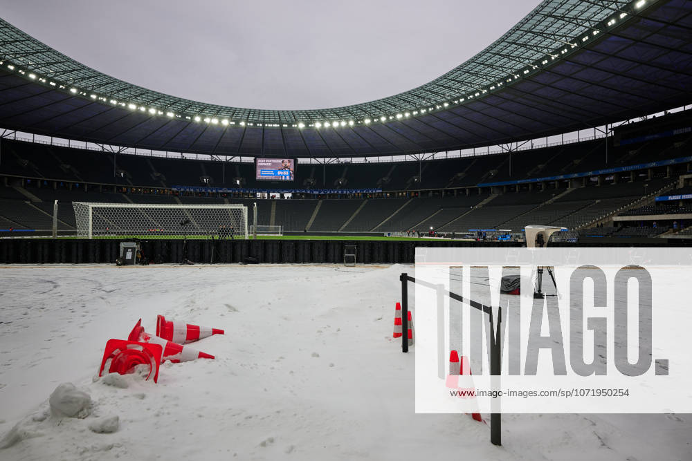 Mood picture Olympiastadion Berlin, Hertha BSC Berlin, wintry, GER, Hertha BSC vs ,SV Darmstadt 98, 2 Bundesliga, Season 2025 2026, 20 Matchday, 01 02 2026 DFL REGULATIONS PROHIBIT ANY USE OF PHOTOGRAPHS AS IMAGE SEQUENCES AND OR QUASI VIDEO GER, Hertha BSC vs ,SV Darmstadt 98, 2 Bundesliga, Season 2025 2026, 20 Matchday, 01 02 2026 Berlin