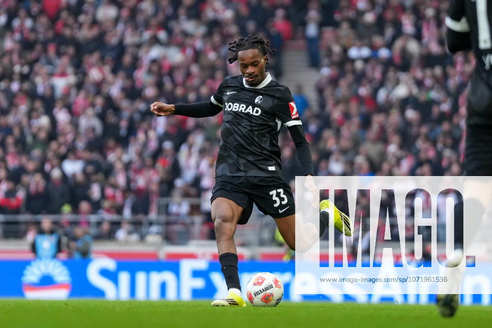 Jordy Makengo SC Freiburg, 33 on the ball , Germany, Soccer, 1 Bundesliga, 20 Matchday, 2025 2026, VfB Stuttgart vs SC Freiburg, 01 02 2026, MHP Arena, Stuttgart, Germany DFL REGULATIONS PROHIBIT ANY USE OF PHOTOGRAPHS AS IMAGE SEQUENCES AND OR QUASI VIDEO Stuttgart MHP Arena Baden Württemberg Germany