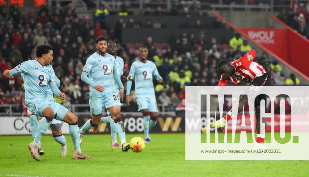 Brian Brobbey of Sunderland fires a shot at goal Sunderland v Burnley, Premier League, Football, Stadium of Light, Sunderland, UK - 02 Feb 2026Sunderland Stadium of Light United Kingdom