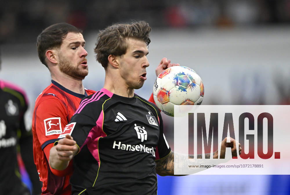 One-on-one, action Budu Zivzivadze Siwsiwadse 1 FC Heidenheim 1846 FCH 11 vs Luka Vuskovic Hamburger SV HSV 44 1 FC Heidenheim 1846 FCH vs Hamburger SV HSV 07 02 2026 DFL REGULATIONS PROHIBIT ANY USE OF PHOTOGRAPHS AS IMAGE SEQUENCES AND OR QUASI VIDEO 1 FC Heidenheim 1846 FCH vs Hamburger SV HSV