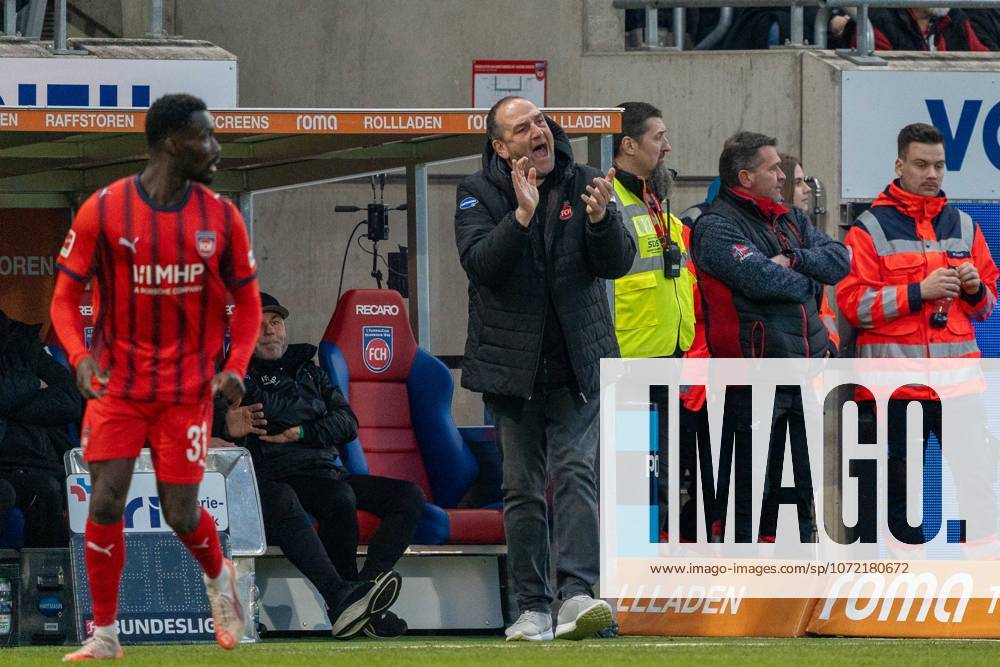 Frank Schmidt FC Heidenheim, Head Coach , cheers on team, GER, 1 FC Heidenheim 1846 vs Hamburger SV, Football, 1 Bundesliga, Matchday 21, Season 2025 2026, 07 01 2026, DFL REGULATES PROHIBIT ANY USE OF PHOTOGRAPHS AS IMAGE SEQUENCES AND OR QUASI VIDEO, GER, 1 FC Heidenheim 1846 vs Hamburger SV, Football, 1 Bundesliga, Matchday 21, Season 2025 2026, 07 01 2026, Heidenheim