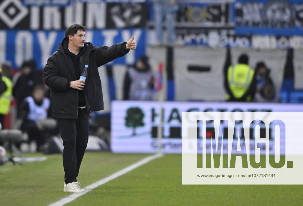 Coach Coach Merlin Polzin Hamburger SV HSV on the sidelines Gesture Gesture Thumbs up 1 FC Heidenheim 1846 FCH vs Hamburger SV HSV 07 02 2026 DFL REGULATIONS PROHIBIT ANY USE OF PHOTOGRAPHS AS IMAGE SEQUENCES AND OR QUASI VIDEO 1 FC Heidenheim 1846 FCH vs Hamburger SV HSV