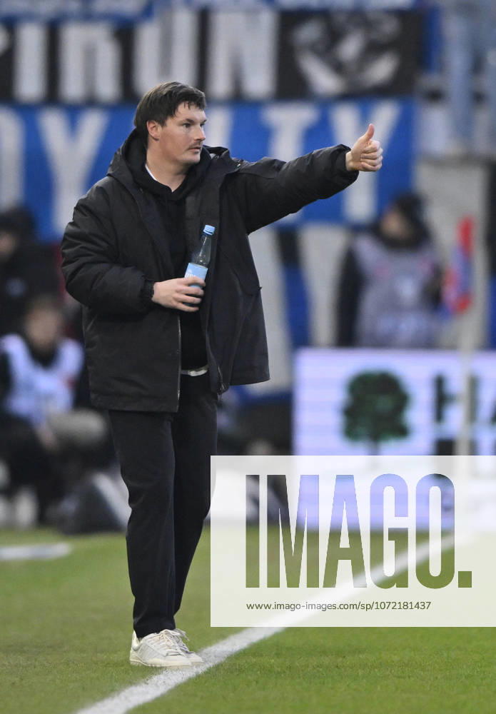 Coach Coach Merlin Polzin Hamburger SV HSV on the sidelines Gesture Gesture Thumbs up 1 FC Heidenheim 1846 FCH vs Hamburger SV HSV 07 02 2026 DFL REGULATIONS PROHIBIT ANY USE OF PHOTOGRAPHS AS IMAGE SEQUENCES AND OR QUASI VIDEO 1 FC Heidenheim 1846 FCH vs Hamburger SV HSV