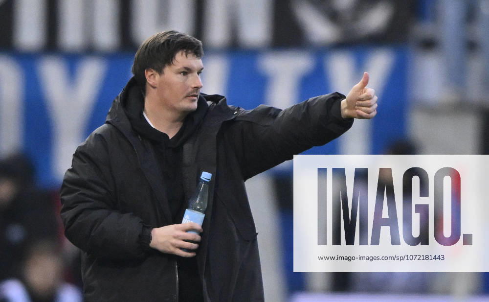 Coach Coach Merlin Polzin Hamburger SV HSV on the sidelines Gesture Gesture Thumbs up 1 FC Heidenheim 1846 FCH vs Hamburger SV HSV 07 02 2026 DFL REGULATIONS PROHIBIT ANY USE OF PHOTOGRAPHS AS IMAGE SEQUENCES AND OR QUASI VIDEO 1 FC Heidenheim 1846 FCH vs Hamburger SV HSV