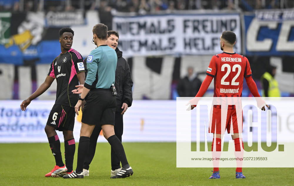 Coach Coach Merlin Polzin Hamburger SV HSV explains Arijon Ibrahimovic 1 FC Heidenheim 1846 FCH 22 Reason for delay Change Substitution Substitution Shirt missing for substitute Referee Referee Daniel Siebert Albert Sambi Lokonga Hamburger SV HSV 06 1 FC Heidenheim 1846 FCH vs Hamburger SV HSV 07 02 2026 DFL REGULATIONS PROHIBIT ANY USE OF PHOTOGRAPHS AS IMAGE SEQUENCES AND OR QUASI VIDEO 1 FC Heidenheim 1846 FCH vs Hamburger SV HSV