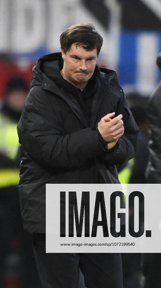 Coach Merlin Polzin Hamburger SV HSV on the sidelines Gesture Gesture Final cheer, joy, happiness, jubilation Clapping hands in encouragement, applause 1 FC Heidenheim 1846 FCH vs Hamburger SV HSV 07 02 2026 DFL REGULATIONS PROHIBIT ANY USE OF PHOTOGRAPHS AS IMAGE SEQUENCES AND OR QUASI VIDEO 1 FC Heidenheim 1846 FCH vs Hamburger SV HSV