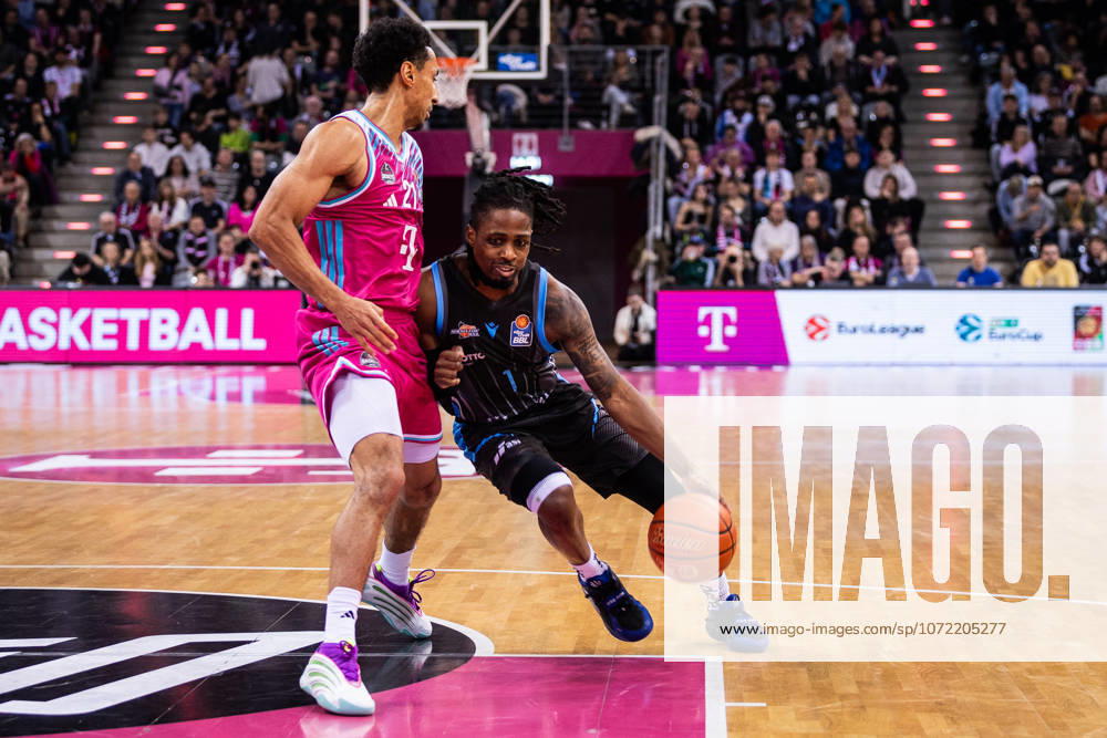 EasyCredit Basketball Bundesliga, Telekom Baskets Bonn vs Science City Jena, 07 02 2026 Uchenna Iroegbu SCIENCE CITY JENA 1 vs Joel Aminu Telekom Baskets Bonn 21 easyCredit Basketball Bundesliga, Telekom Baskets Bonn vs Science City Jena, 07 02 2026, Telekom Dome Bonn
