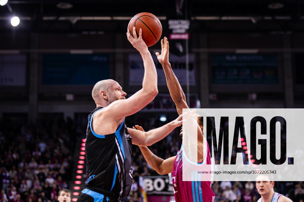 EasyCredit Basketball Bundesliga, Telekom Baskets Bonn vs Science City Jena, 07 02 2026 Robin Christen SCIENCE CITY JENA 8 vs Joel Aminu Telekom Baskets Bonn 21 easyCredit Basketball Bundesliga, Telekom Baskets Bonn vs Science City Jena, 07 02 2026, Telekom Dome Bonn