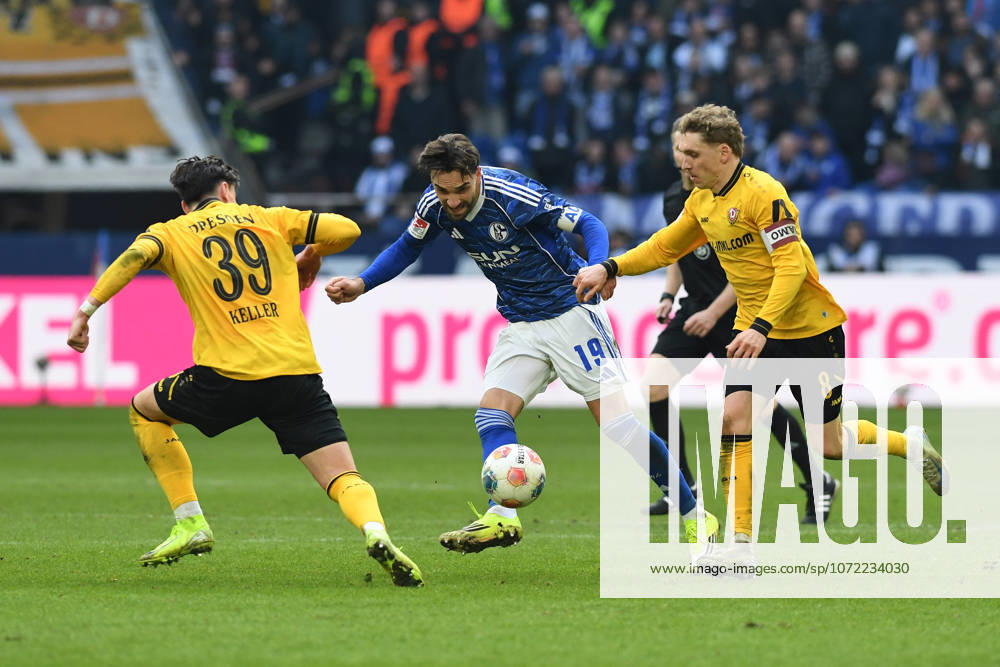 Kenan Karaman FC Schalke 04 in action, on the ball, single action during the 2 Bundesliga match between FC Schalke 04 and SG Dynamo Dresden, Veltins Arena on 07 February 2026 in Gelsenkirchen, Germany Photo by Ralf Treese DeFodi Images Kenan Karaman FC Schalke 04 controls the ball during the 2 Bundesliga match between FC Schalke 04 and SG Dynamo Dresden at Veltins Arena on February 7, 2026 in Gelsenkirchen, Germany Photo by Ralf Treese DeFodi Images Photo by Ralf Treese DeFodi Images