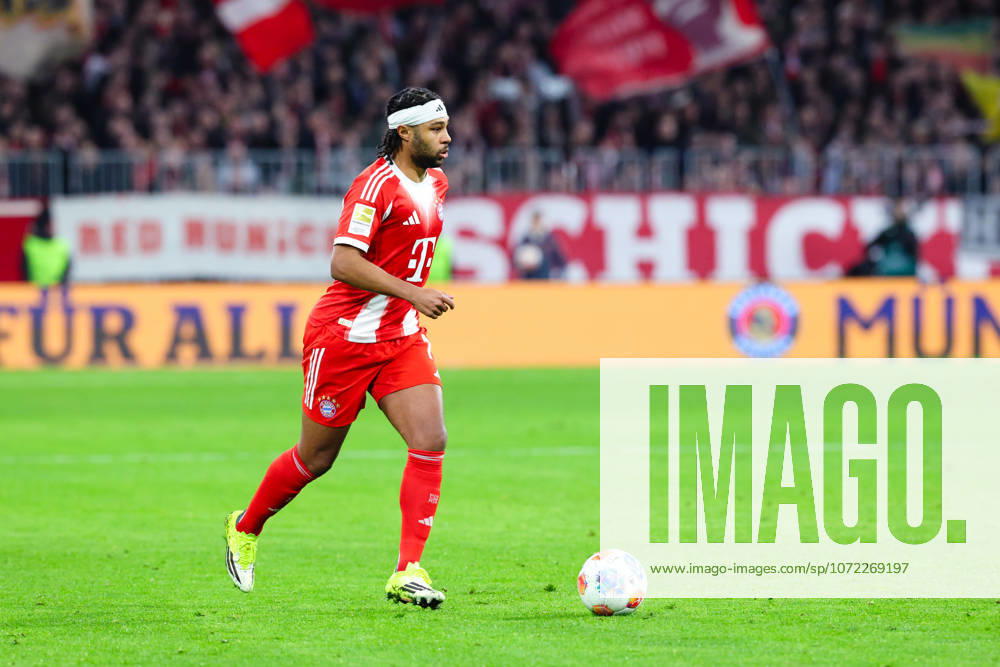 Serge Gnabry 7, FC Bayern München at the match between FC Bayern München v TSG 1899 Hoffenheim, Football, Men, Bundesliga, 2025 2026, Matchday 21 on 08 02 2026 in Munich, Allianz Arena DFL and DFB regulations prohibit any use of photographs as image sequences and or quasi video Bayern Germany