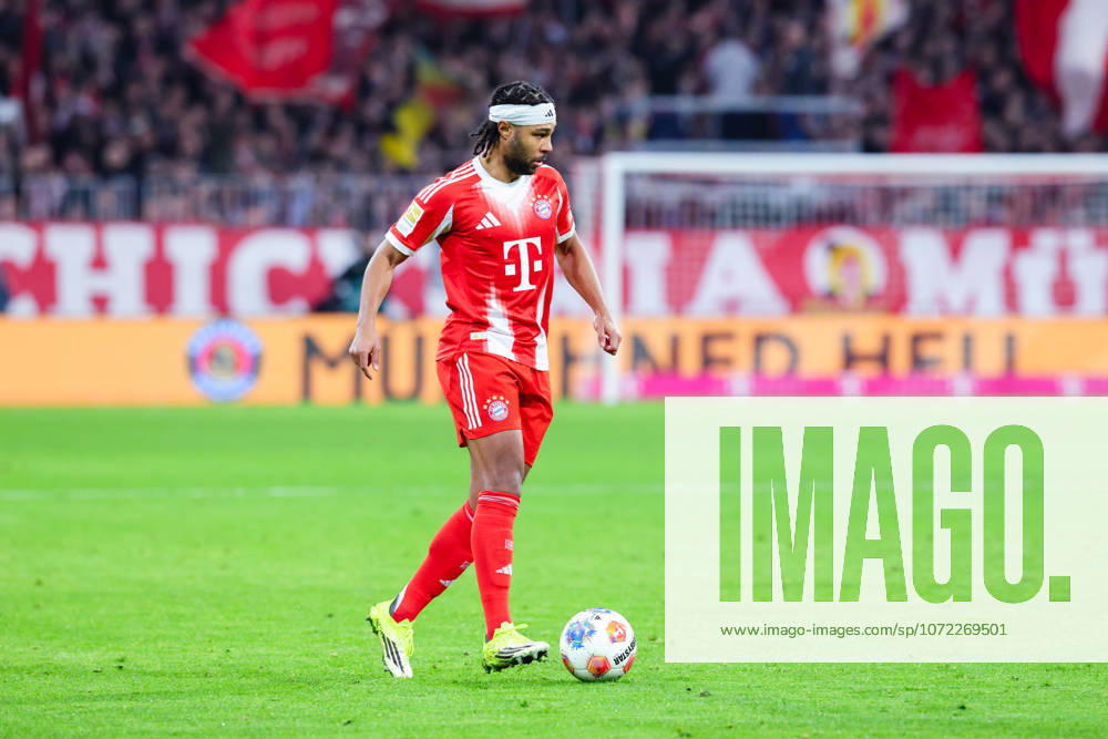 Serge Gnabry 7, FC Bayern München at the match between FC Bayern München v TSG 1899 Hoffenheim, Football, Men, Bundesliga, 2025 2026, Matchday 21 on 08 02 2026 in Munich, Allianz Arena DFL and DFB regulations prohibit any use of photographs as image sequences and or quasi video Bayern Germany