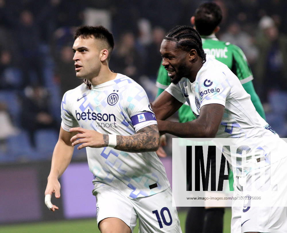 Foto IPP Albano Angilletta Reggio Emilia 08 02 2026 Calcio Campionato di serie A 2025 2026 Sassuolo - Inter nella foto: Lautaro Martinez esulta con Marcus Thuram dopo il suo gol del momentaneo 0 a 3 Italy Photo Press World Copyright italy ITALY